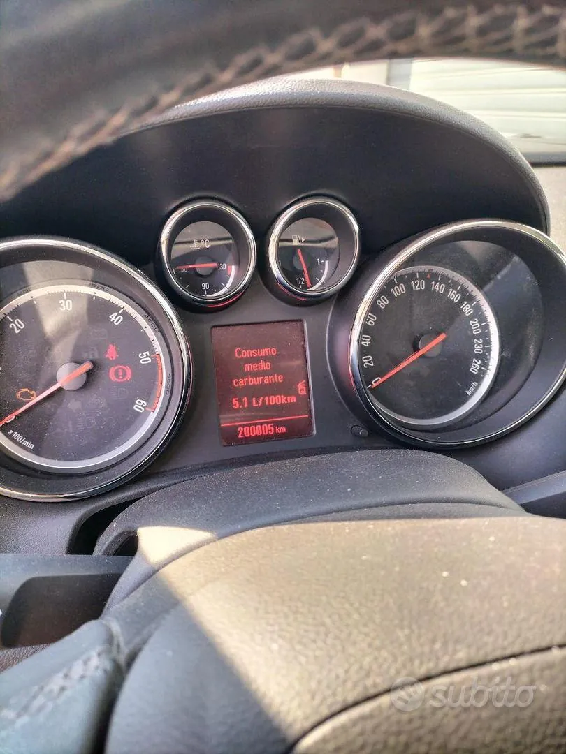 Opel Astra 2013 photo 3
