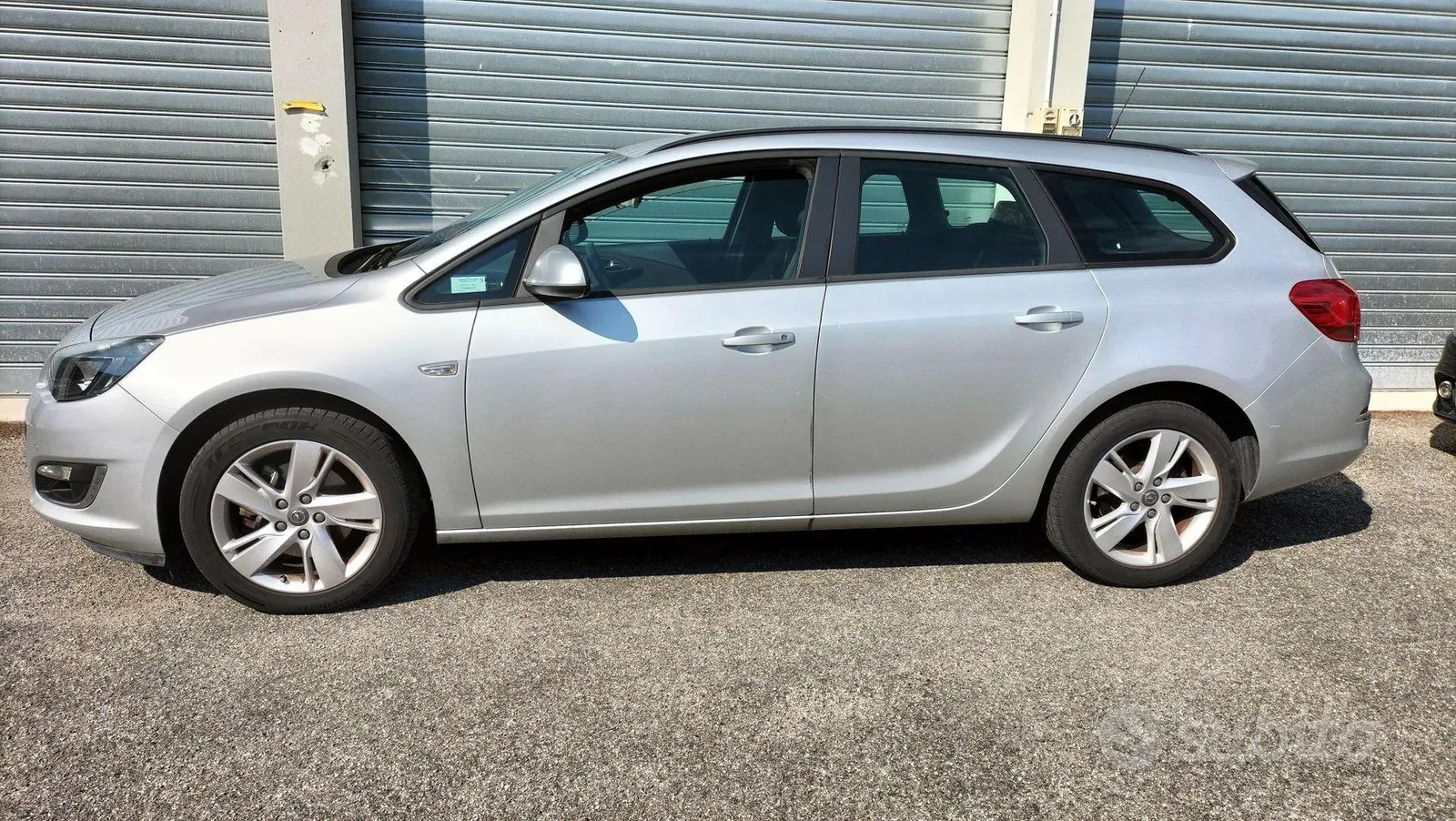 Opel Astra 2013 photo 2