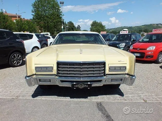 Lincoln Continental 1972 photo 2