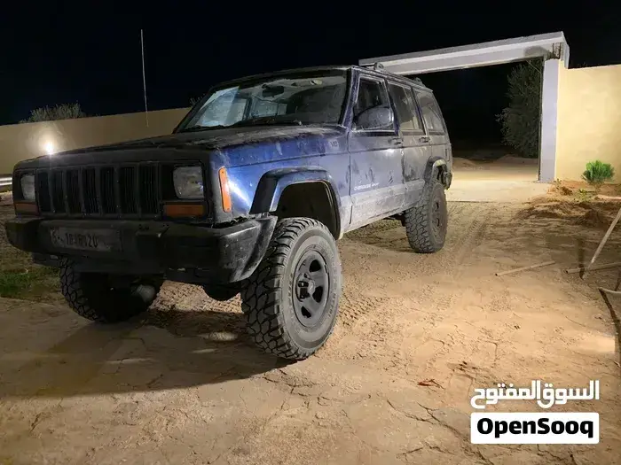 Jeep Cherokee 2000 photo 3