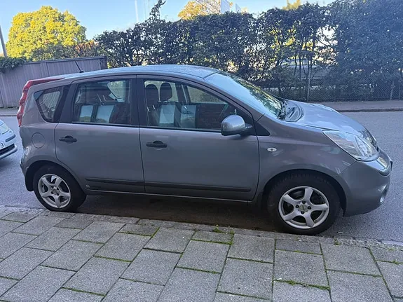 Nissan Note 2013 photo 3