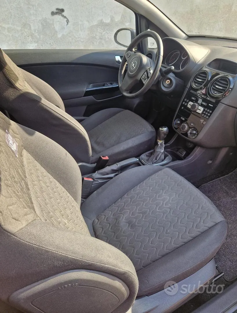 Opel Corsa 2013 photo 2