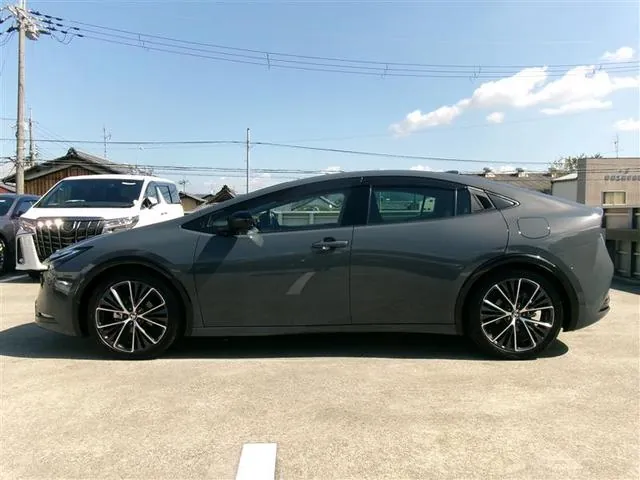 Toyota Prius Z 2024 photo 2