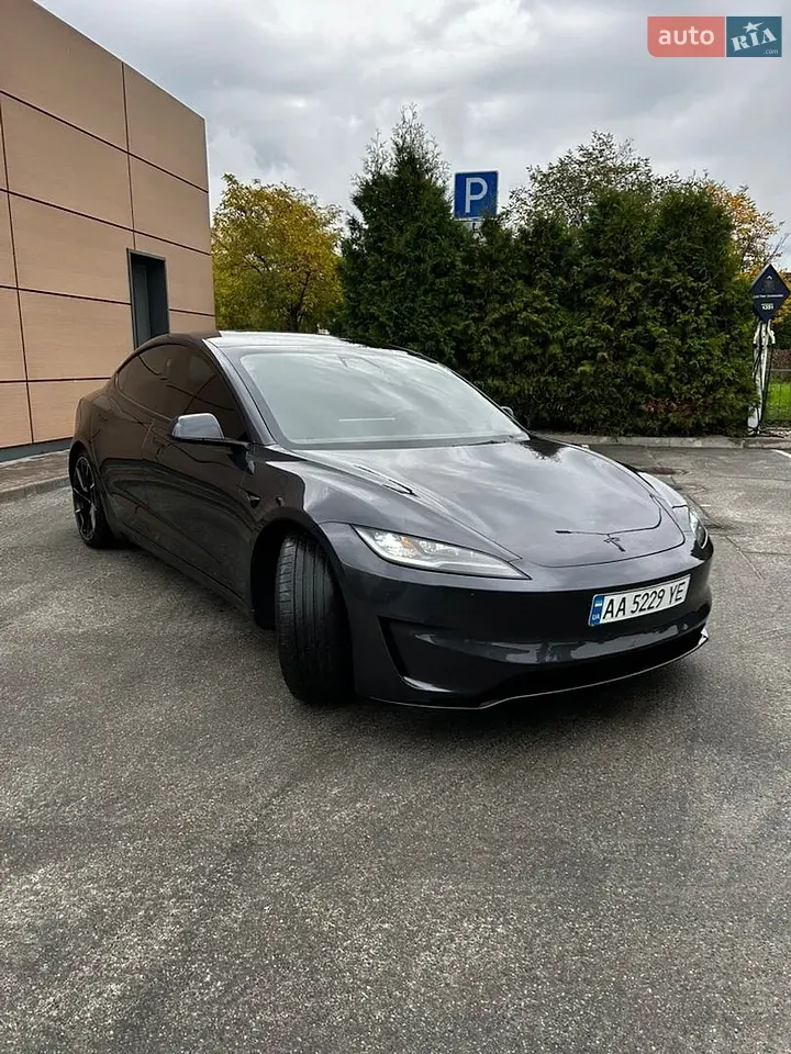 Tesla Model 3 2024 photo 4