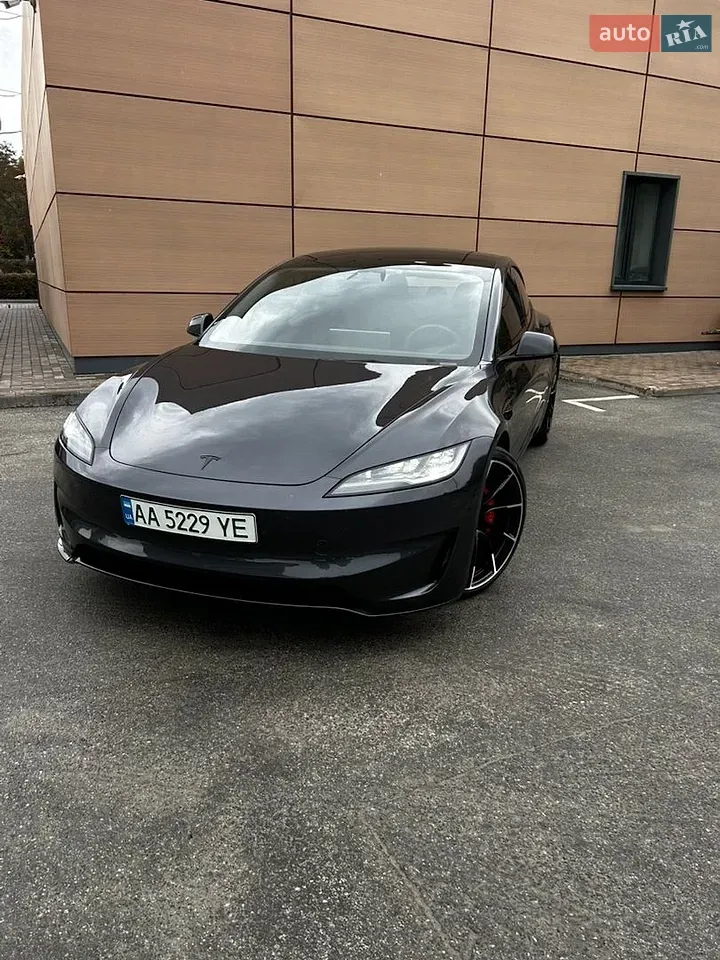 Tesla Model 3 2024 photo 2