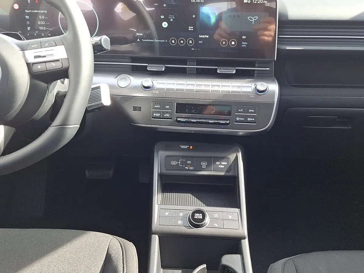 Hyundai Kona photo 3