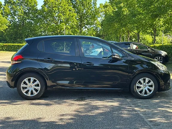 Peugeot 208 2019 photo 2