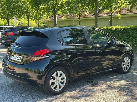 Peugeot 208 2019 photo 3