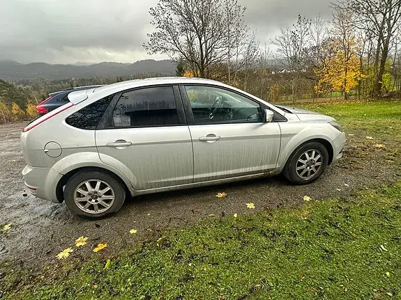 Ford Focus 2010 photo 2