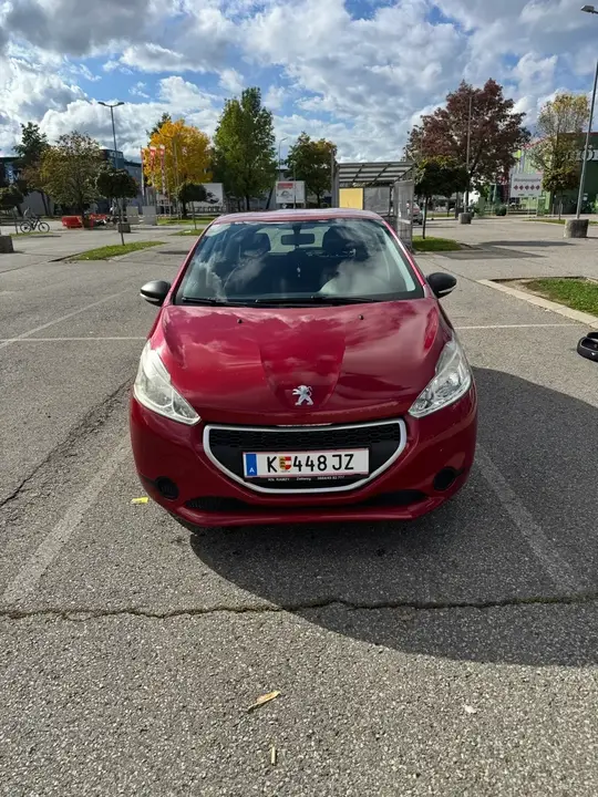 Peugeot 208 2013 photo 2