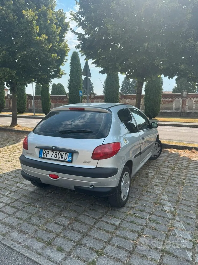 Peugeot 206 2003 photo 4