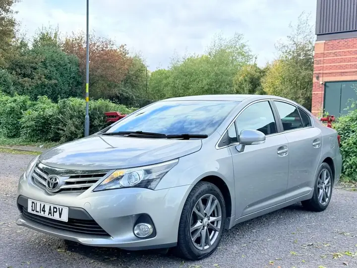 Toyota Avensis 2014 photo 2