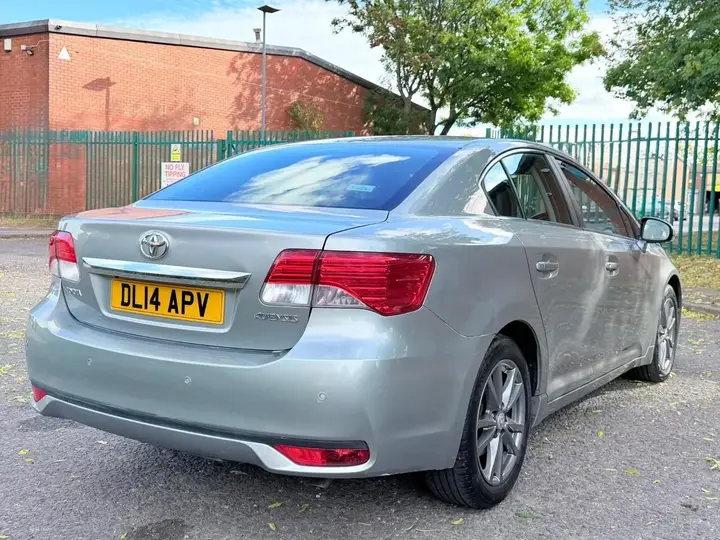 Toyota Avensis 2014 photo 4