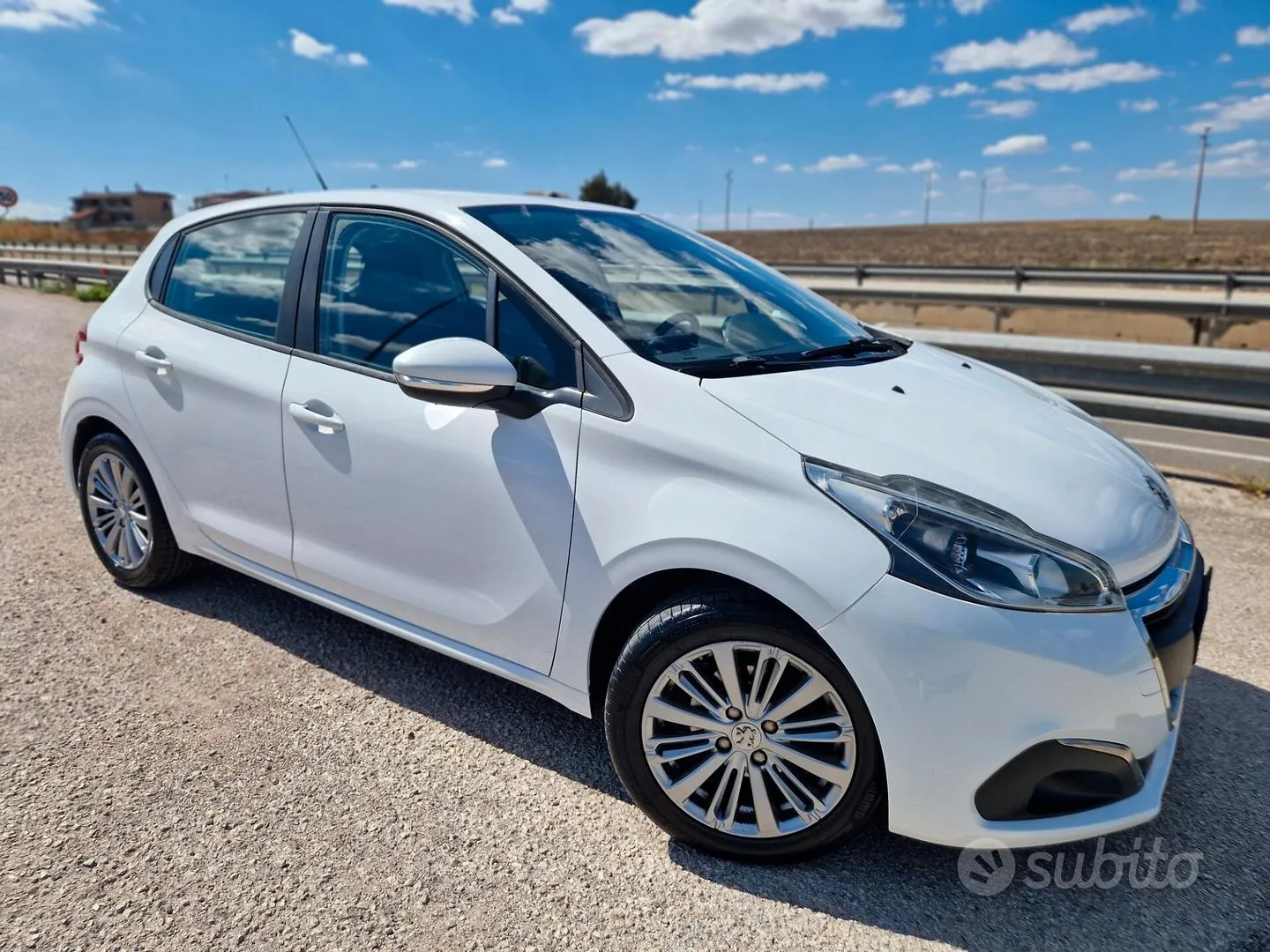 Peugeot 208 2018 photo 2