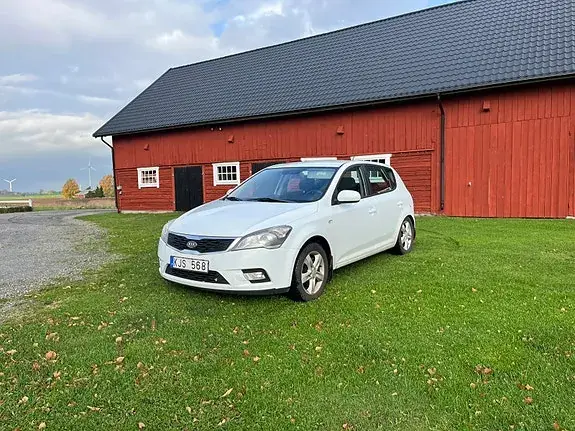 Kia Ceed 2011 photo 2