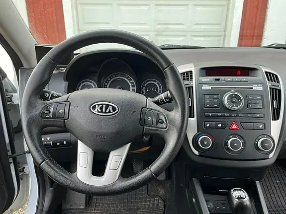 Kia Ceed 2011 photo 4
