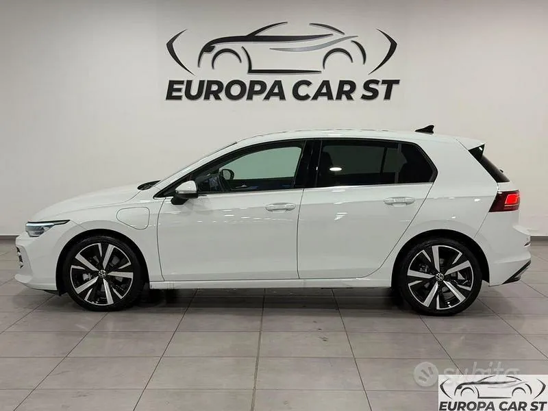 Volkswagen Golf 2025 photo 5