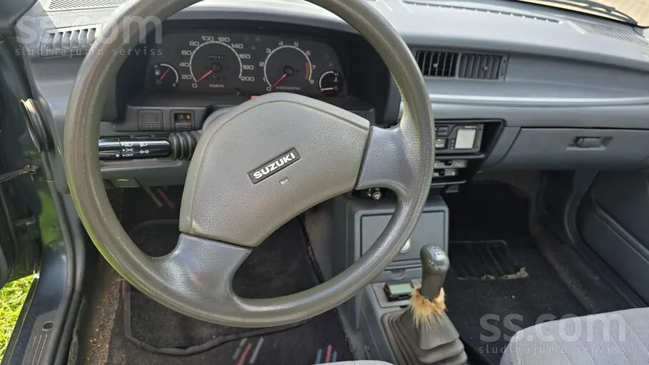 Suzuki Swift 1990 photo 5