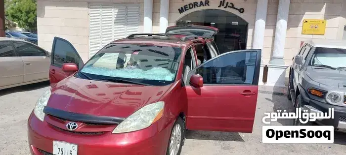 Toyota Sienna 2010 photo 5