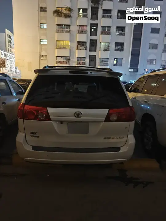 Toyota Sienna 2010 photo 3
