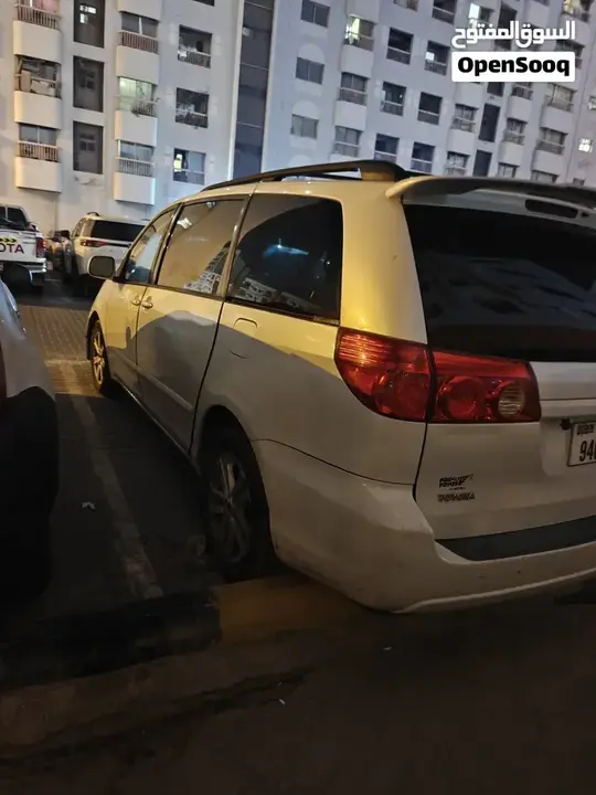 Toyota Sienna 2010 photo 2