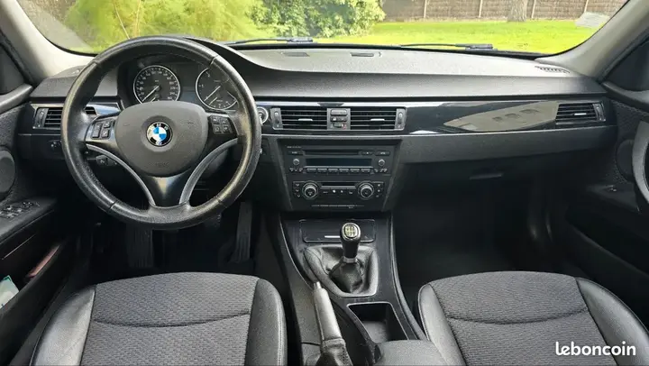 BMW 3 Series 2010 photo 3