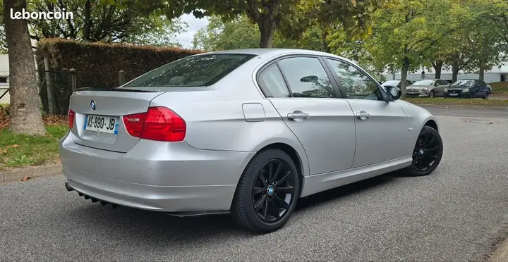 BMW 3 Series 2010 photo 2