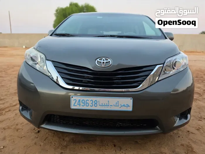 Toyota Sienna 2013 photo 4