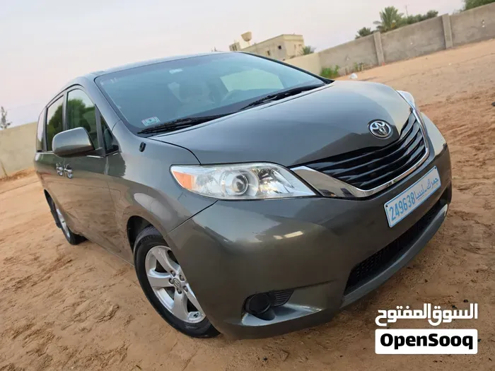 Toyota Sienna 2013 photo 3