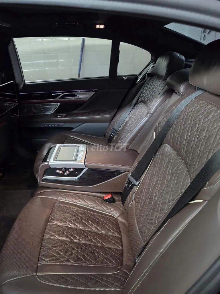 BMW 7 Series 2021 photo 4