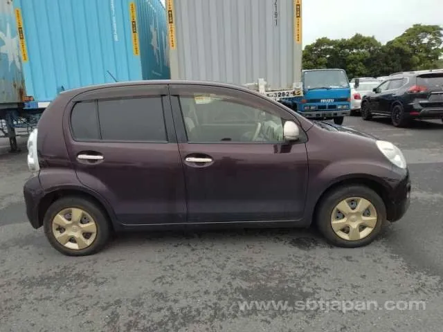 Toyota Passo Plus Hana 2014 photo 5