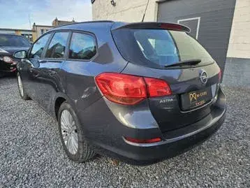 Opel Astra 2011 photo 3