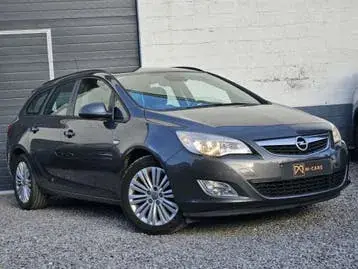 Opel Astra 2011 photo 2