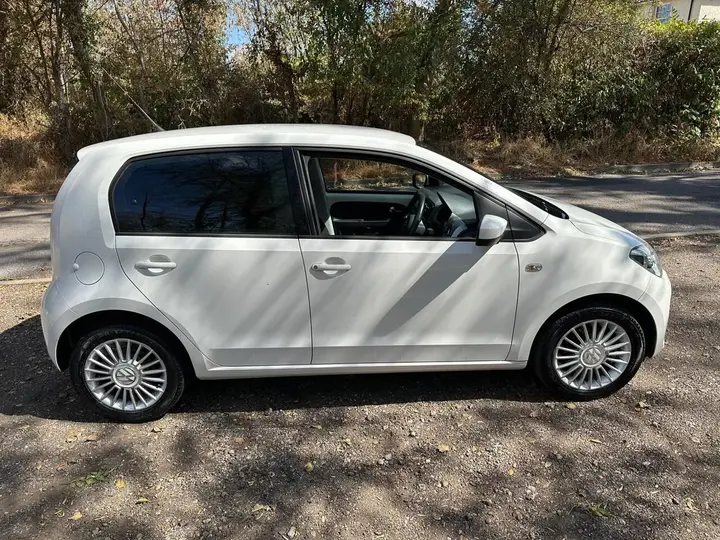 Volkswagen Up 2013 photo 2