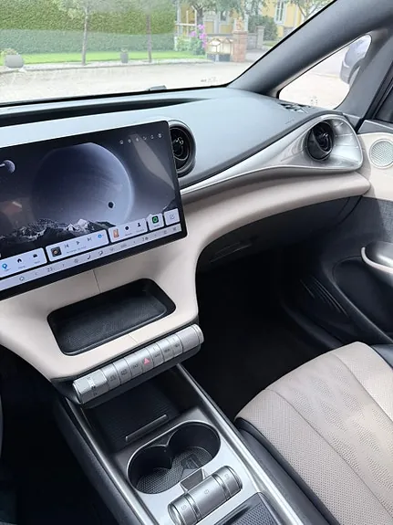 BYD Dolphin 2023 photo 2