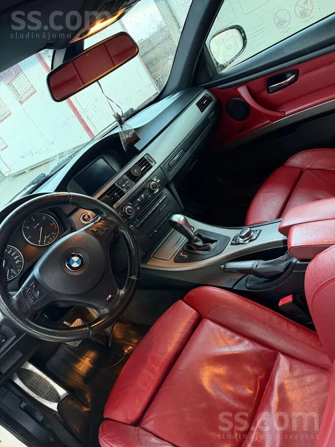 BMW 320 2010 photo 5