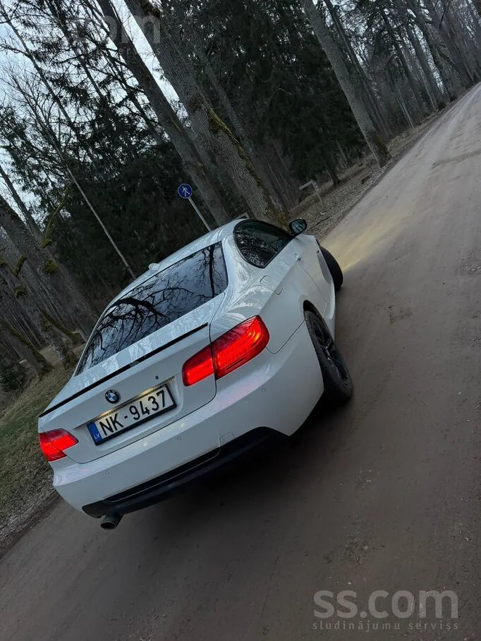 BMW 320 2010 photo 3