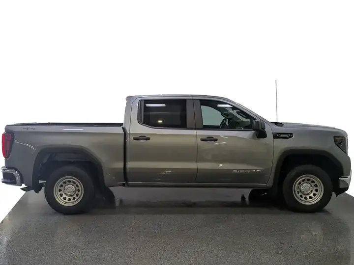 GMC Sierra 1500 2026 photo 2
