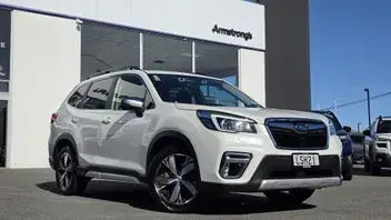 Subaru Forester 2018 photo 2