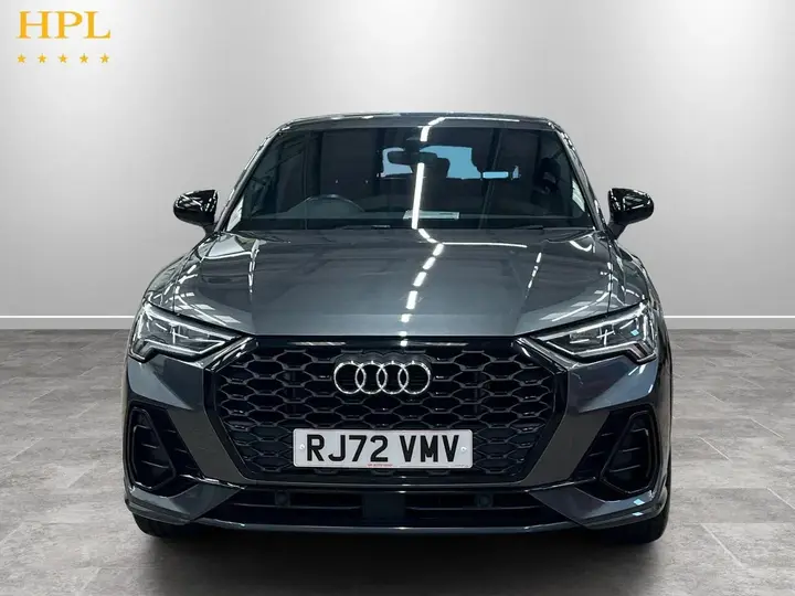Audi Q3 2023 photo 2