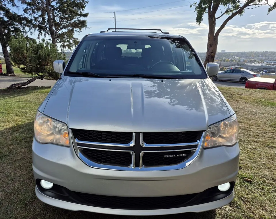 Dodge Grand Caravan 2011 photo 2