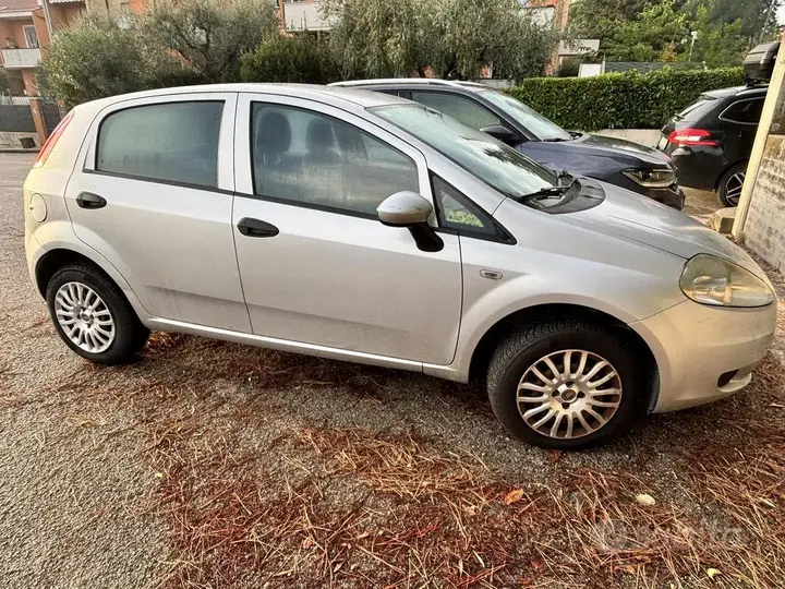 Fiat Grande Punto 2013 photo 2