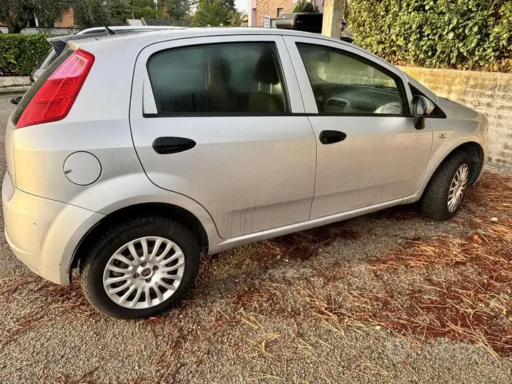 Fiat Grande Punto 2013 photo 3
