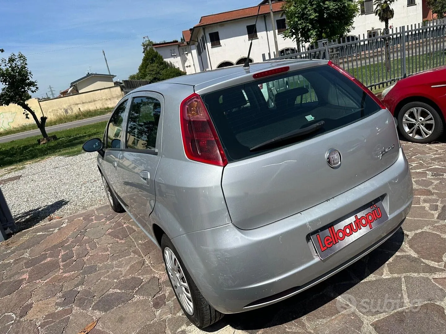 Fiat Grande Punto 2011 photo 3