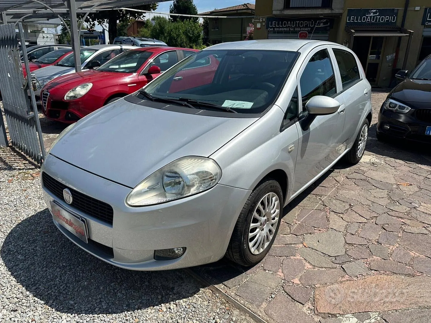 Fiat Grande Punto 2011 photo 2