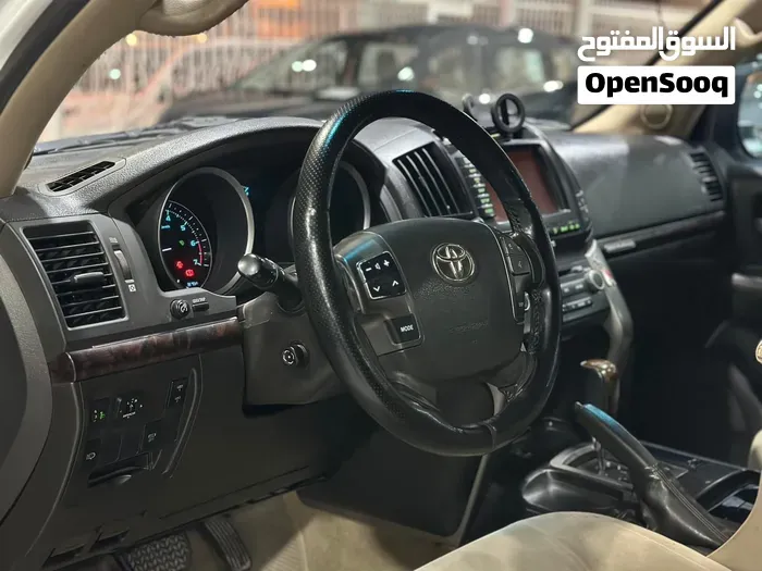 Toyota Land Cruiser 2011 photo 2