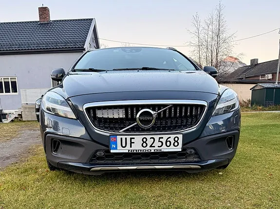 Volvo V40 Cross Country 2019 photo 2