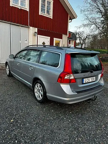 Volvo V70 2011 photo 2