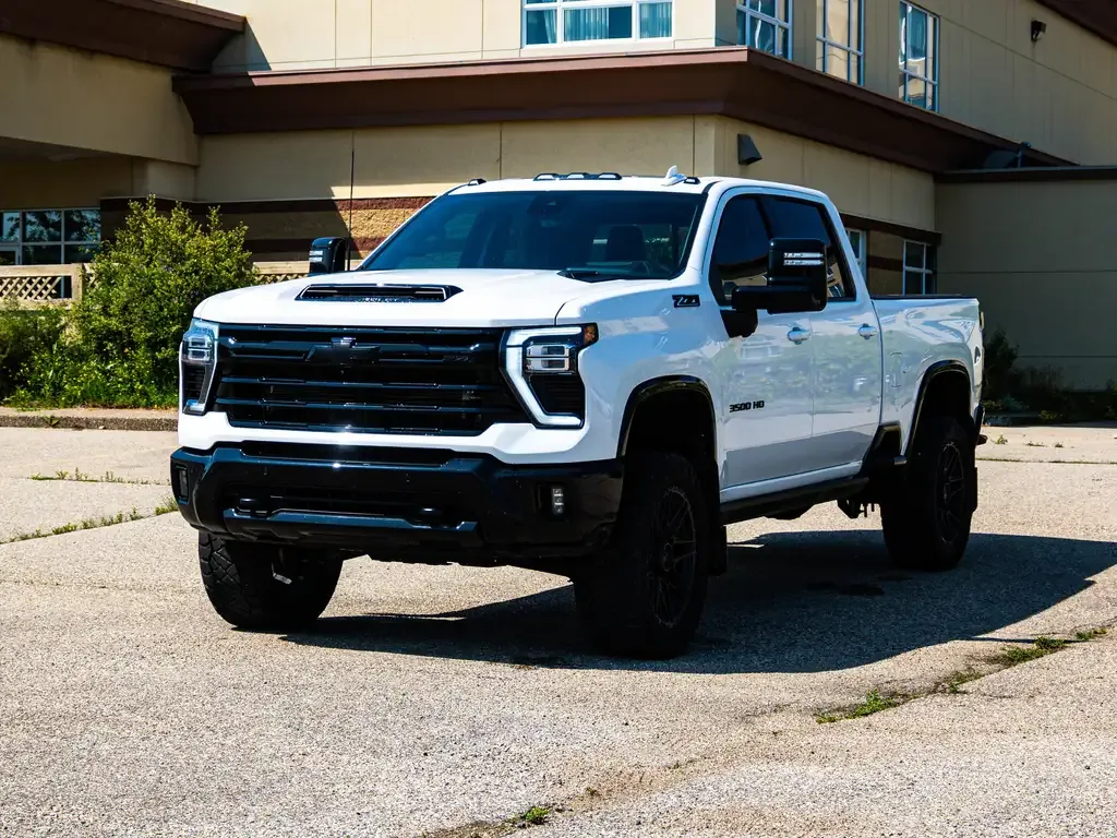 Chevrolet Silverado 3500 2025 photo 4