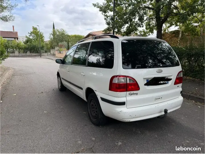 Ford Galaxy 2003 photo 2